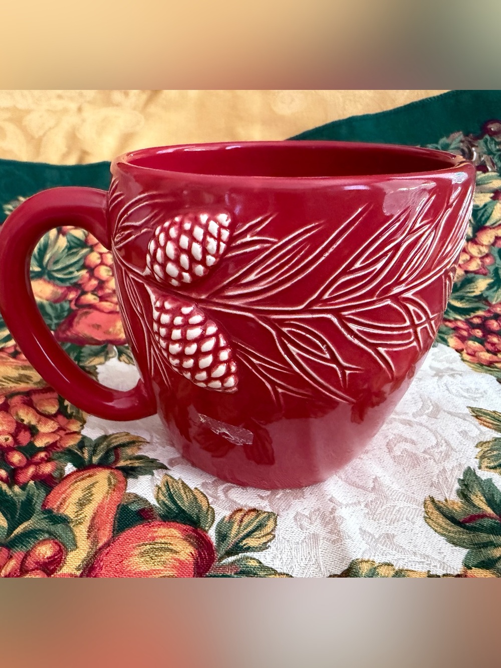 Beautiful Bath & Body Works Red Pinecone Relief Ceramic Mug Relax into Solitude